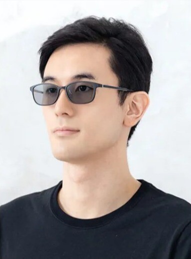 【１本２役⁉】1本でメガネにもサングラスにも！調光レンズ👓
