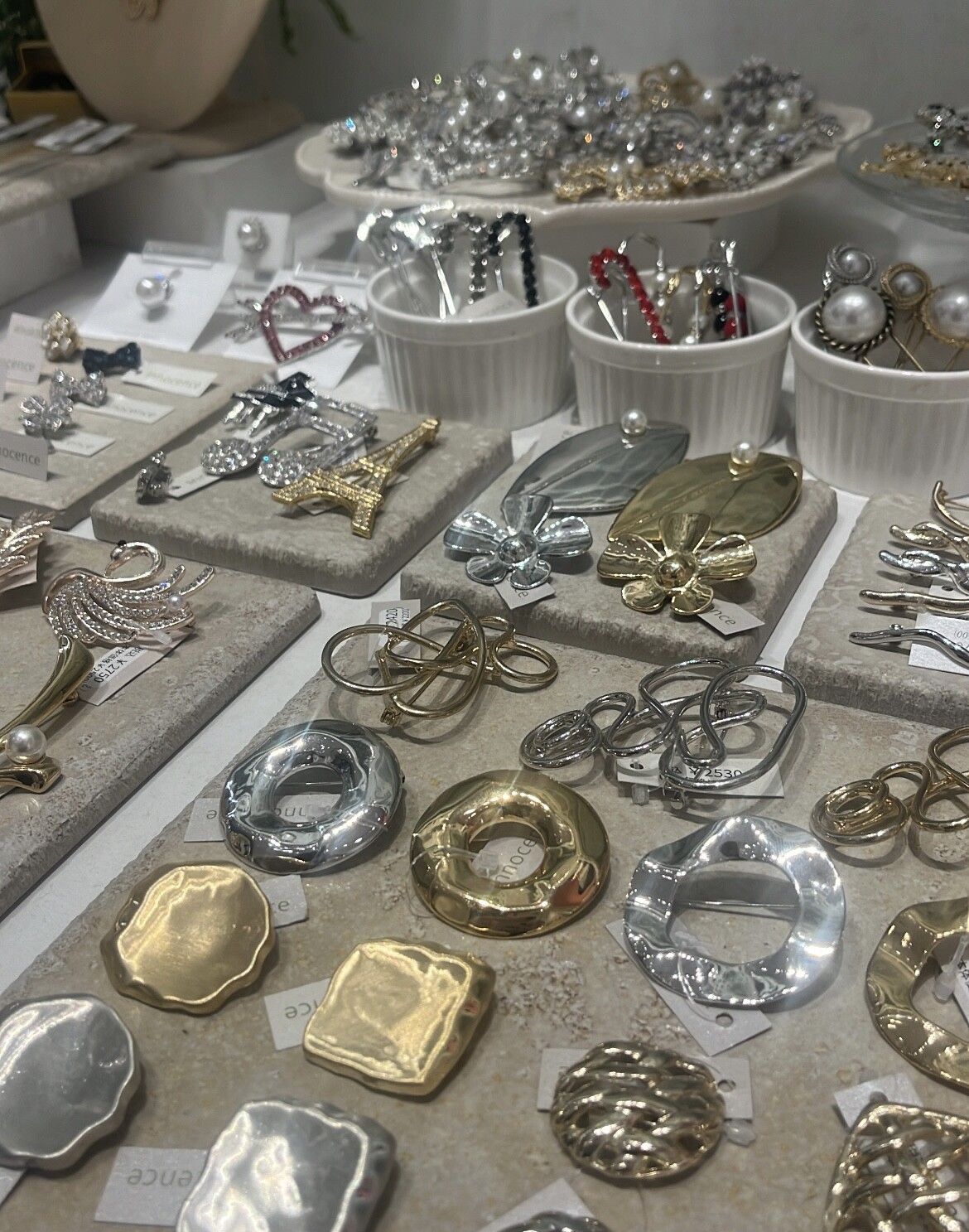 BROOCH